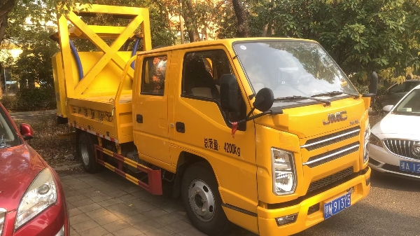 100K防撞車，帶太陽能光板